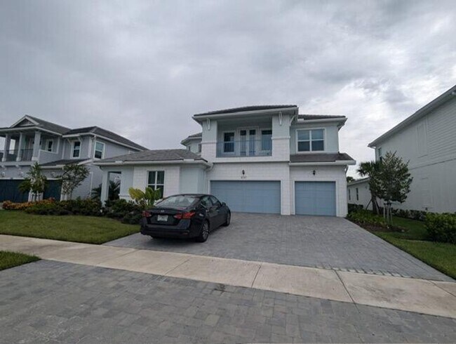 9292 Crestview Cir