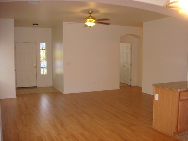 Photo - 608 N Robles St