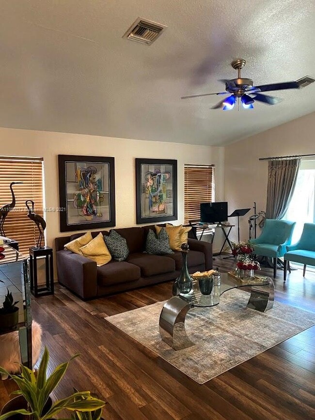 Photo - 2434 Adams St