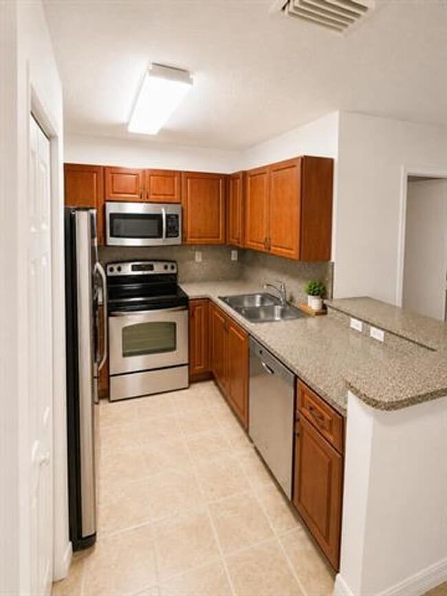 Building Photo - 906 SW 143rd Ave