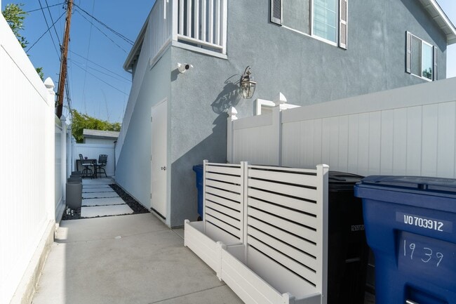 Photo - 1668 Bellford Ave