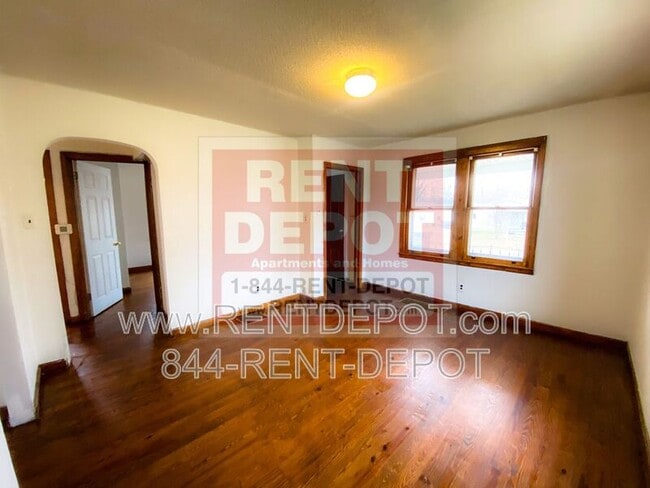 Photo - 1815 S Helfrich Ave