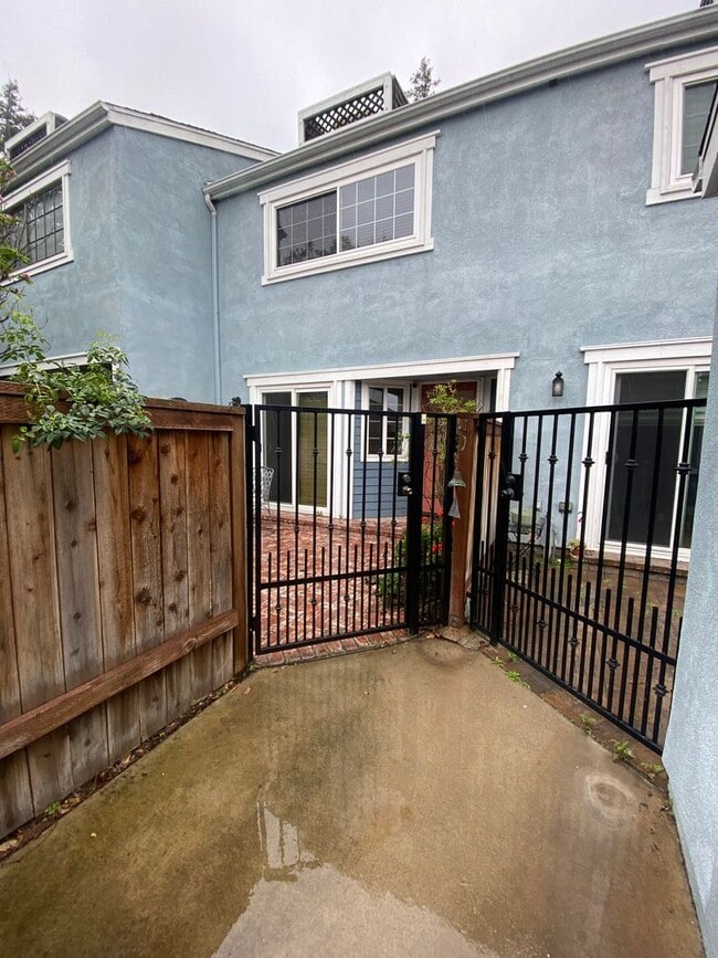 Photo - Two Bedroom Condo Close to Orange Circle