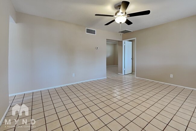 Photo - 10948 W 4th St