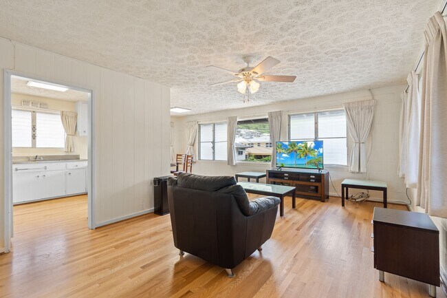 3229 Ahinahina Pl - 3229 Ahinahina Pl Apartment Unit B (Upstairs)