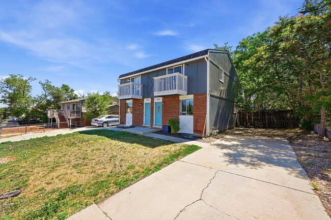 Photo - $1,695.95 - 2 Bed, 1 Bath Townhome In Denver with In Unit Laundry! Unidad 5450
