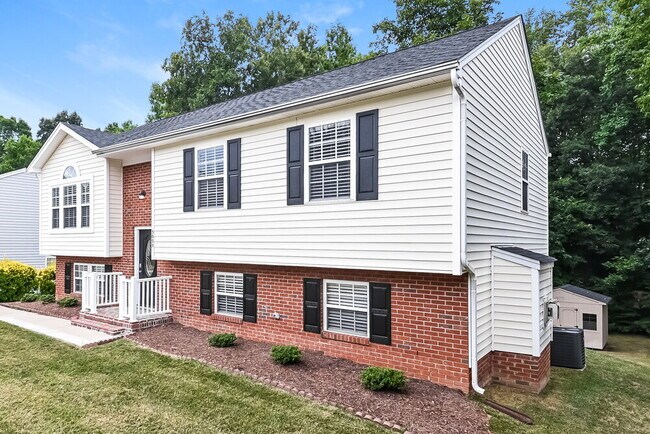 Photo - 3000 Basswood Dr