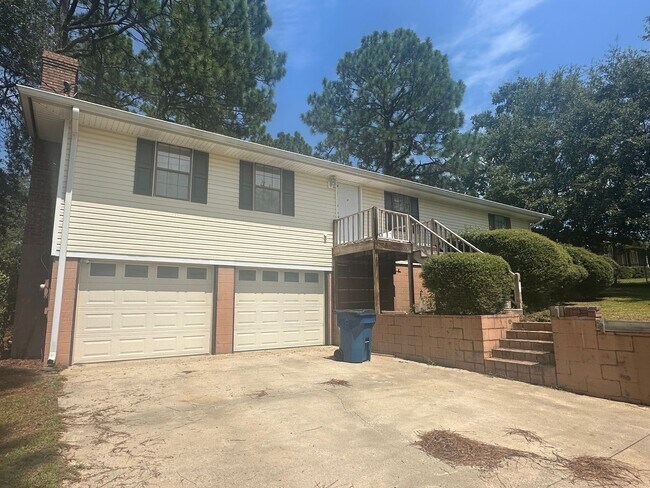 Building Photo - 3 Bed 1.5 Bath House