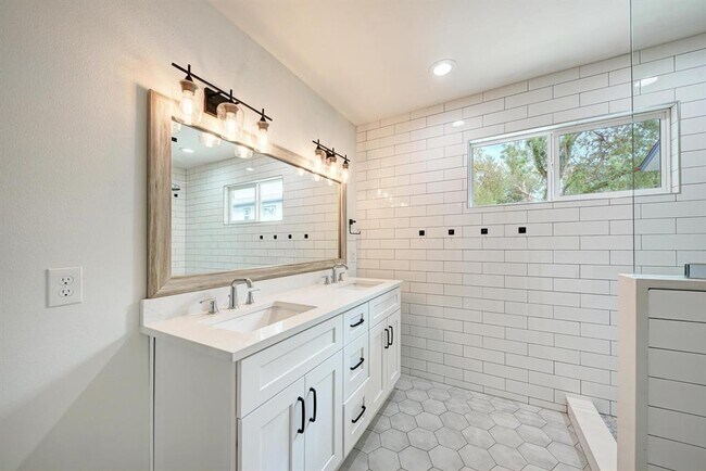 Photo - 1703 Hillcrest Ln