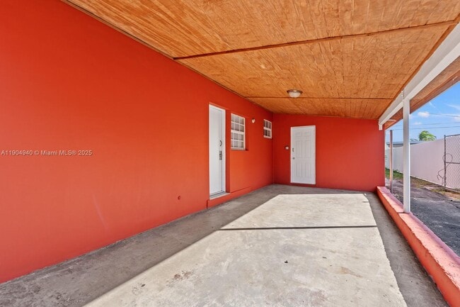 Photo - 150 E 12th St