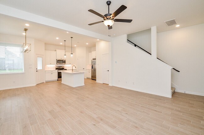 Photo - 130 W Coralburst Lp