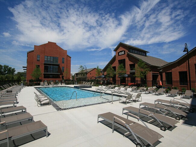 Resort Style Pool with tanning ledge - Hayden Lofts