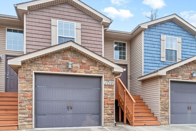 Photo - 1719 Thistlewood Dr Unit A