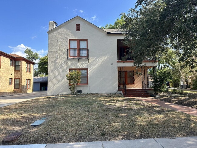Building Photo - "Spacious 3-Bedroom San Antonio Gem with A... Unit 1