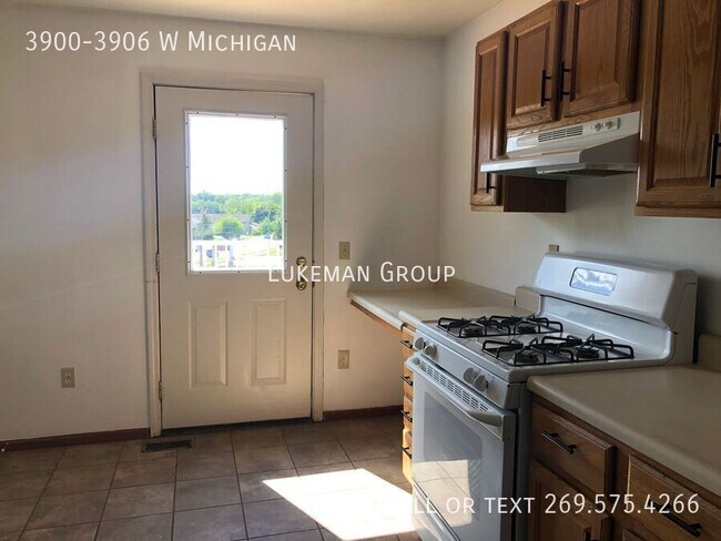 Photo - 3900-3906 W Michigan-