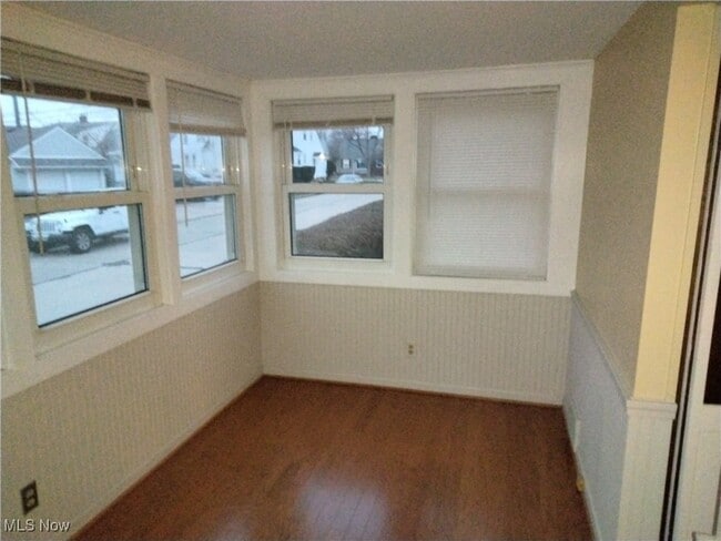 Photo - 7608 Ridgefield Ave