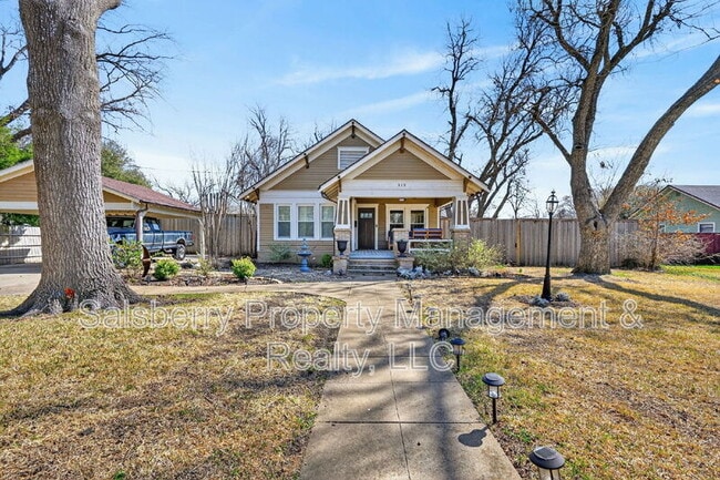 Photo - 212 N Grand Ave