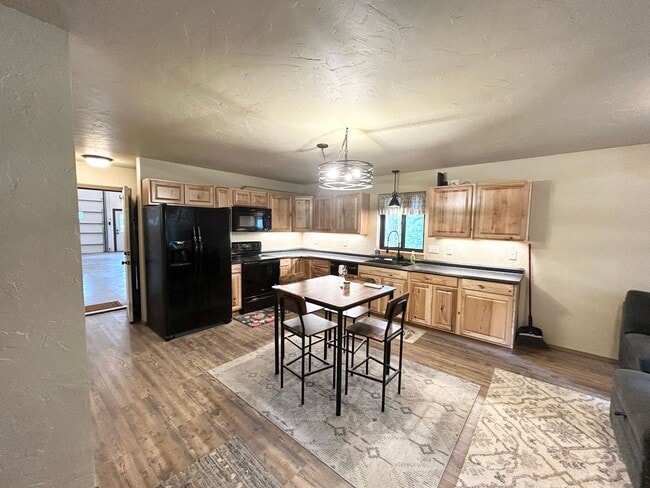 Photo - Huge Shop with 2 bedroom 2 bath Condo attached!