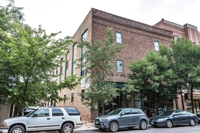 Building Photo - 3107 N Sheffield Ave Rental