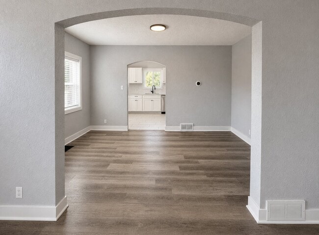 Photo - 2374 Shasta Way