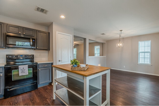 Photo - 403 McGarity