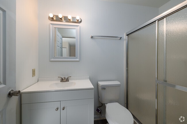 2 BR, 1 BA - 768 SF