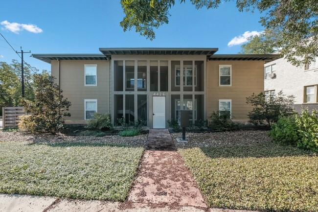Photo - Renovated 1/1 Mid-Century Gem in Historic ... Unit C