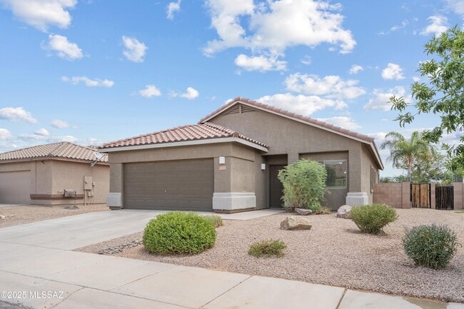 Building Photo - 12708 N Rodeo Land