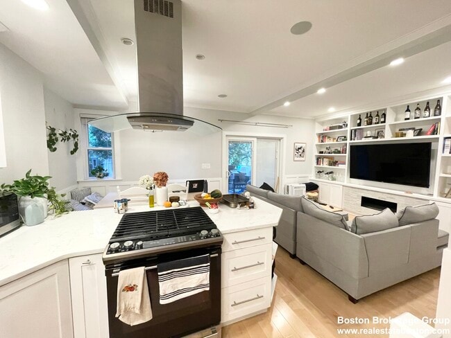 Photo - 108 Buttonwood St Unit 1