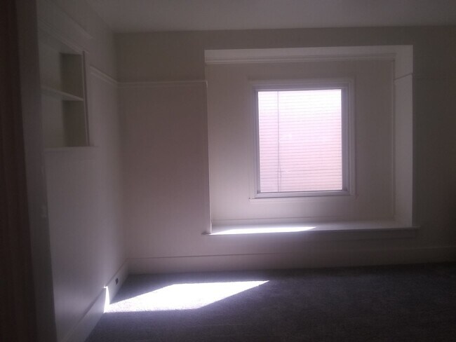 Living room - 116 N 5th St Unidad First Floor Apartment