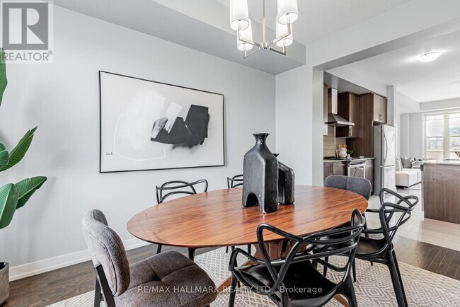 Photo - 10610 Bathurst St