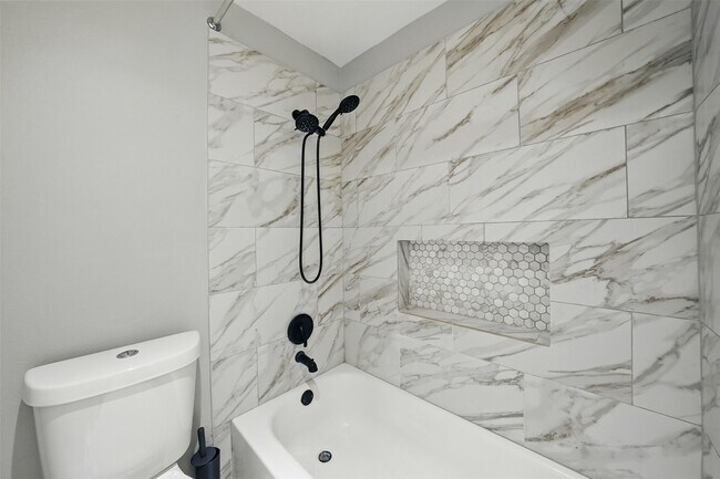 Building Photo - 4144 Greystone Way Unit True