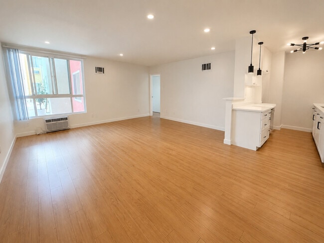 Photo - Western Serrano Ave Apartments
