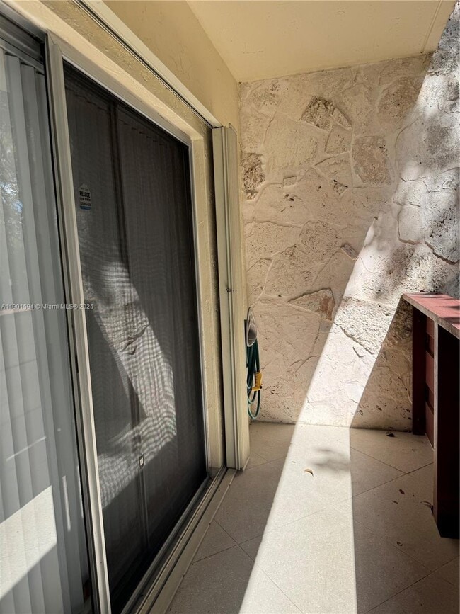 Building Photo - 1205 Mariposa Ave Unit 210