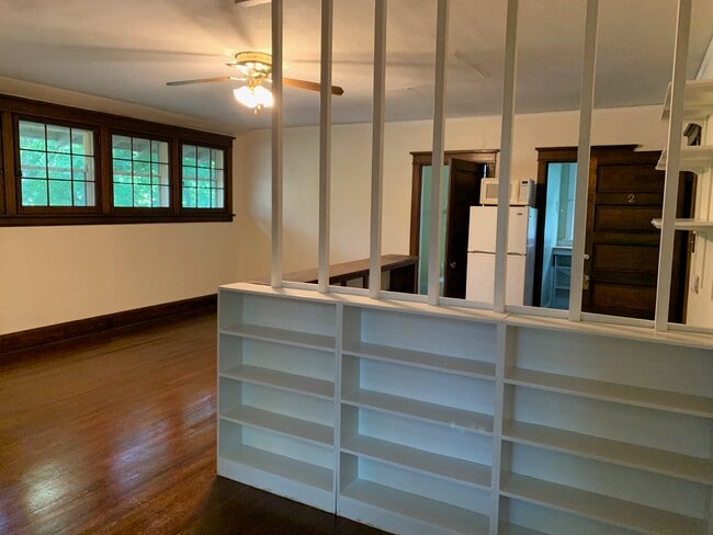 in area for bed facing northwest - 708 Vine St Unit Apt 2