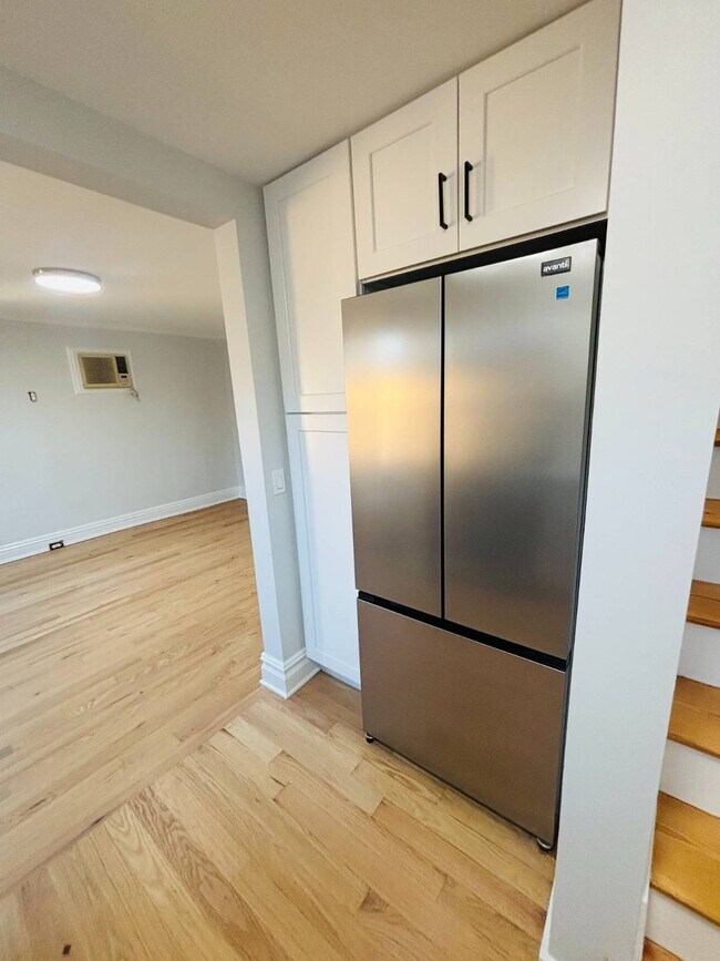 Photo - 45 Glen Head Rd