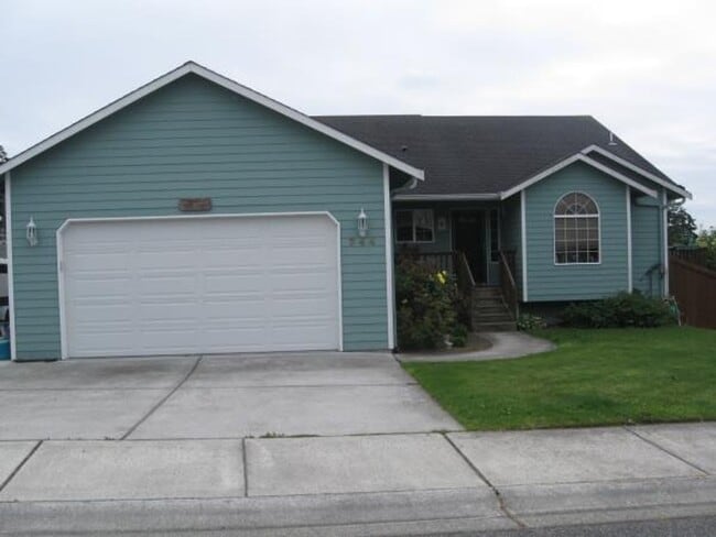 Building Photo - Large 4 bedroom house that is Pet Friendly!