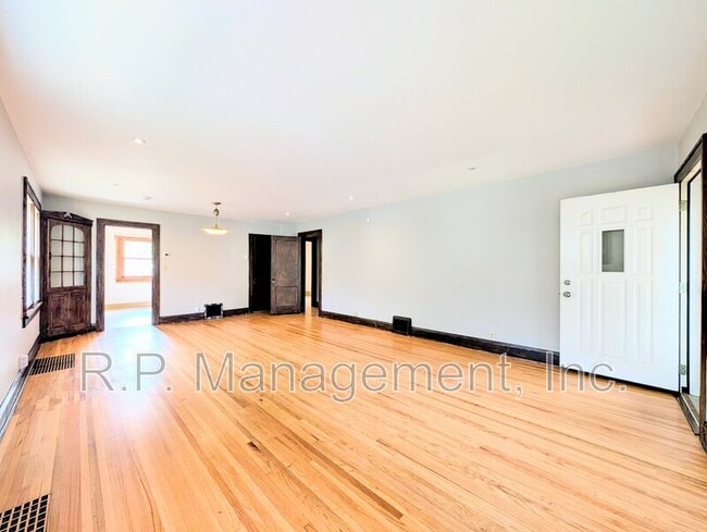 Photo - 5050 30th Ave S