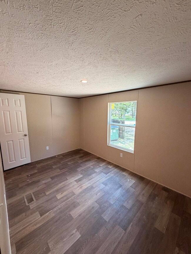Photo - 621 Live Oak St