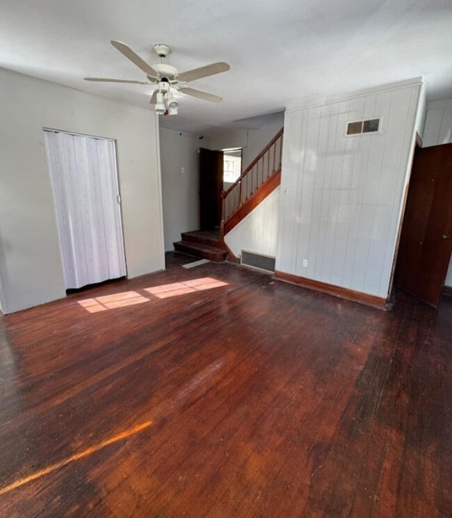 Photo - 2243 Quebec Rd