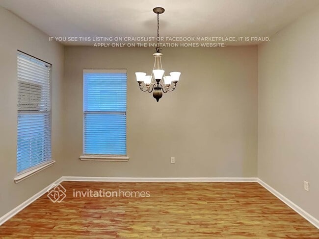 Photo - 260 Silver Glen Ave