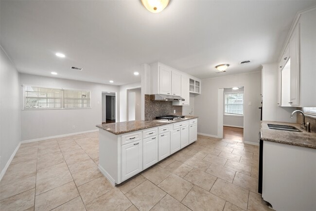 Photo - 9779 Westview Dr