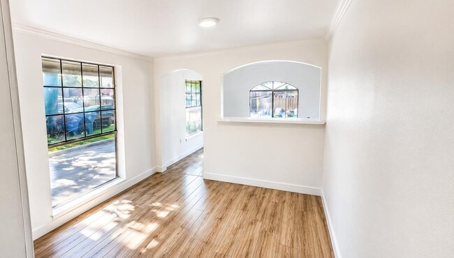 Photo - 2704 Keeler St
