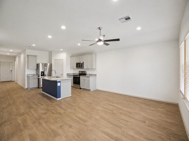 Photo - 1279 Thornbird Trl