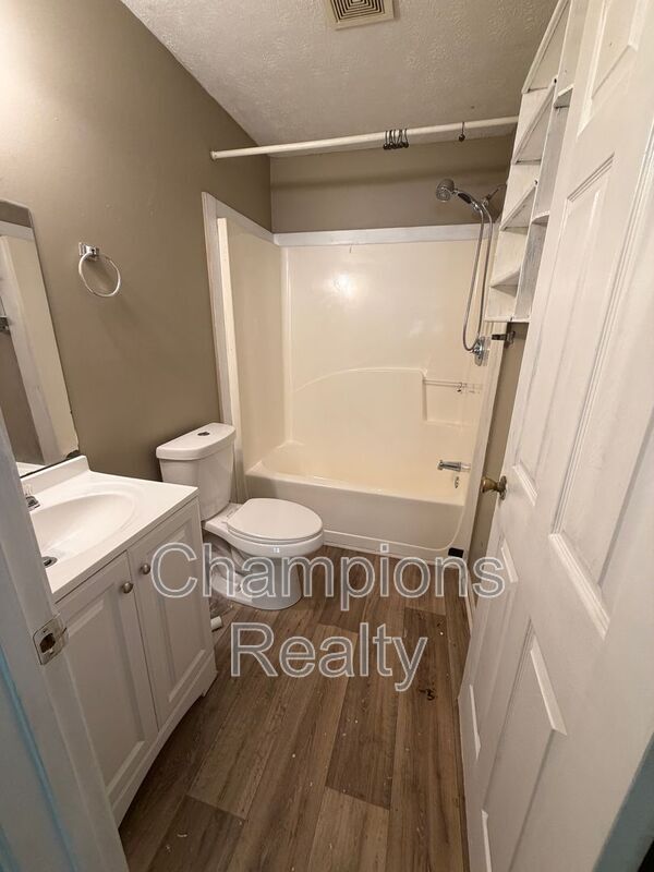 Photo - 1502 Baker St