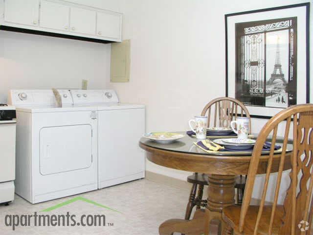 Kitchen - Hunter's Ridge Apartments