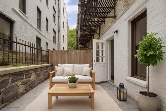 Photo - 209 E 25th St Unidad B