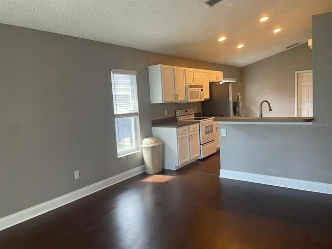 Photo - 308 Halstead Dr