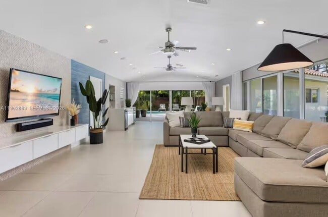 Photo - 1019 NE 115th St