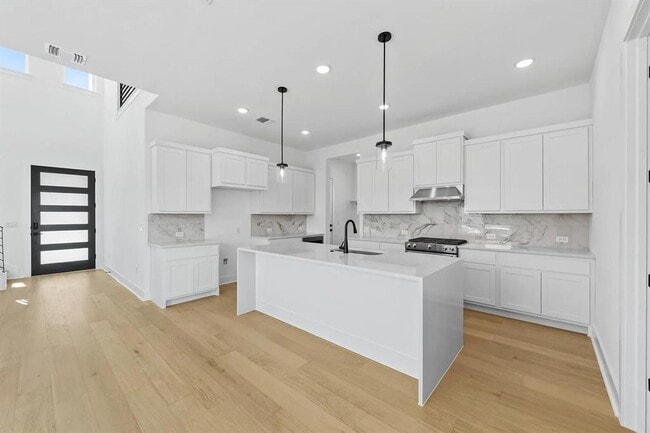 Photo - 110 Pennybacker Ln